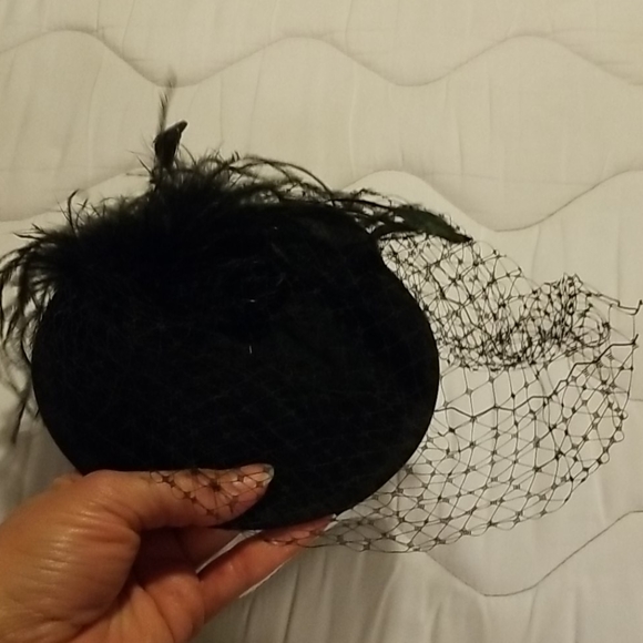 Frederick's of Hollywood Accessories - Flapper style headpiece and necklace